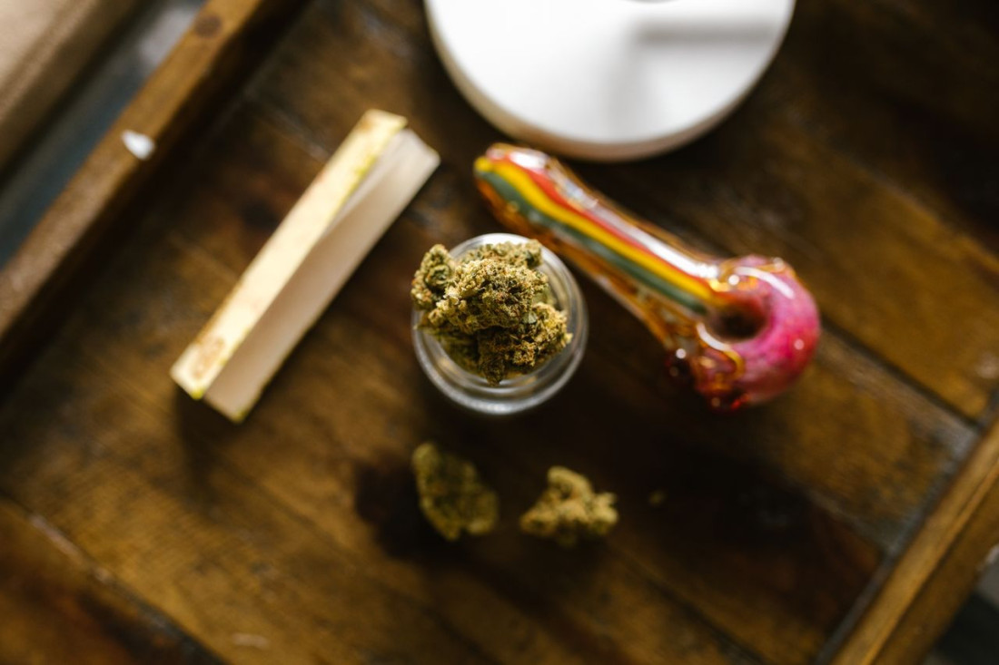 Les bangs à CBD : une méthode de consommation qui séduit les amateurs de sensations intenses